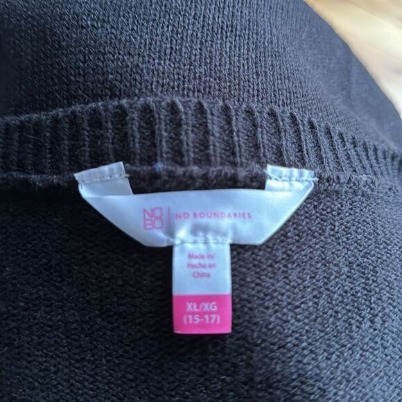 No Boundaries black tinsel/pom pom/sequin/bell applique Christmas sweater. - Picture 6 of 6